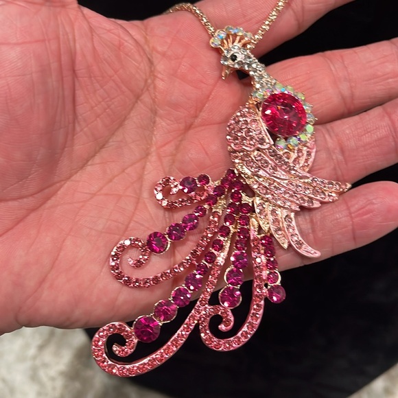 Beautiful quality costume jewelry. Pretty in pink peacock rhinestone necklace. - Picture 3 of 5